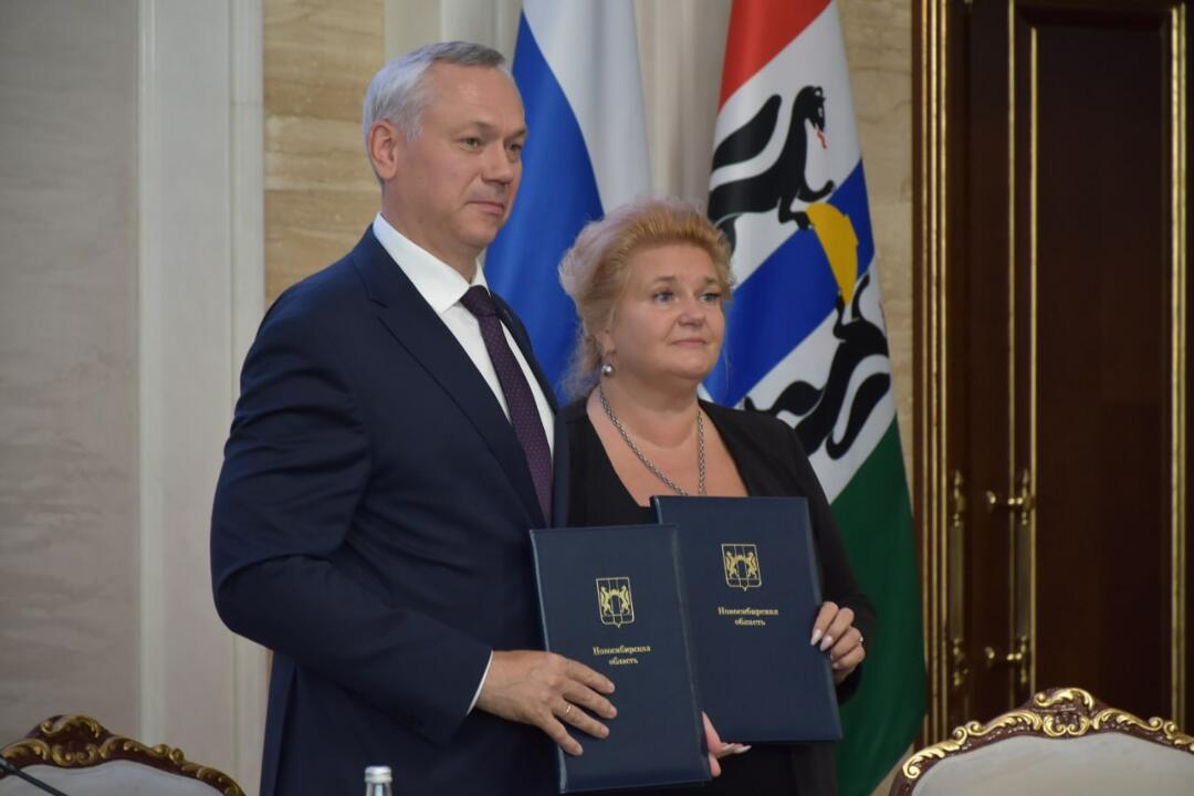 Губернатор Новосибирской области Андрей Травников и глава Национального центра исторической памяти при президенте РФ Елена Малышева