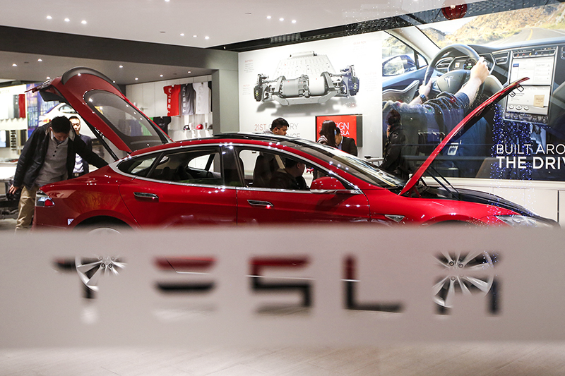 Купить американскую компанию Tesla миллиардера Илона МаскаКапитализация американского производителя электромобилей Tesla Motors составляет $30,3 млрд (по данным биржи Nasdaq на 12 мая).
