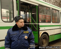 В Саратове рейсовый автобус врезался в торговый киоск