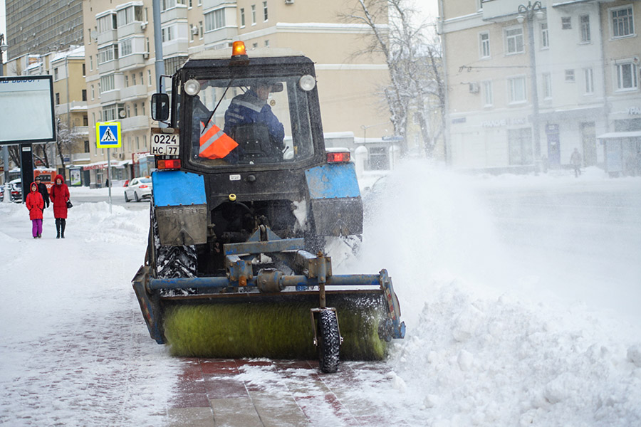 По информации Минобороны, для ликвидации последствий снегопада в ​Красногорском муниципальном округе Московской области и в самой столице были привлечены военные.
