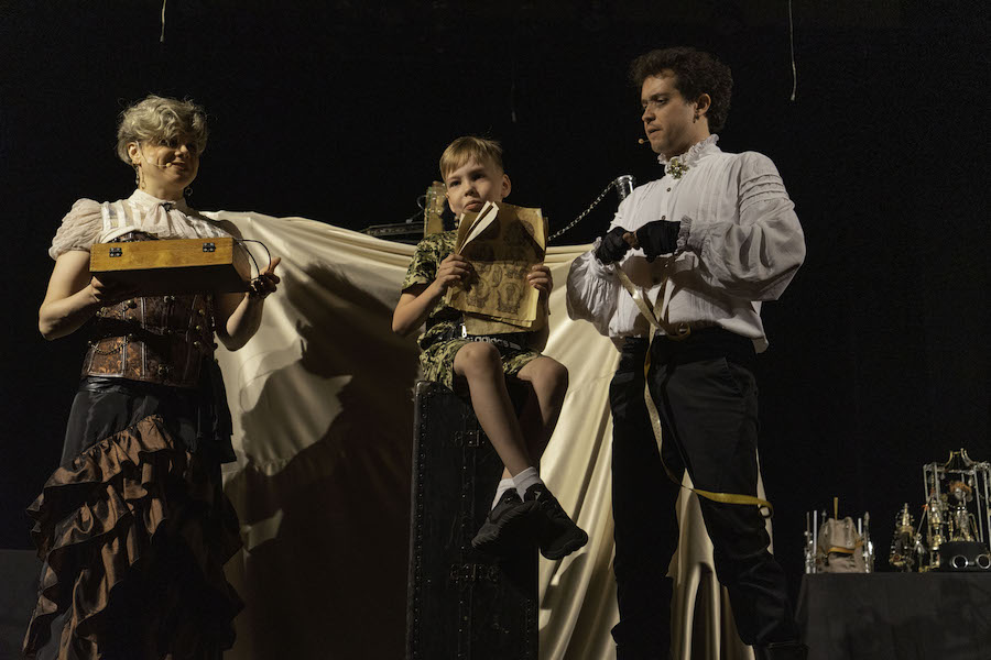 Спектакль &laquo;Сказки роботов о настоящем человеке&raquo;