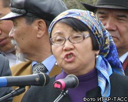 Р.Отунбаева призвала народ Киргизии не поддаваться на провокации