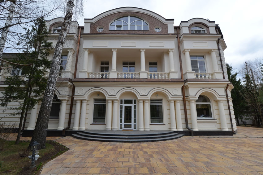 Риелторы назвали стоимость аренды самого дорогого загородного дома в Подмосковье