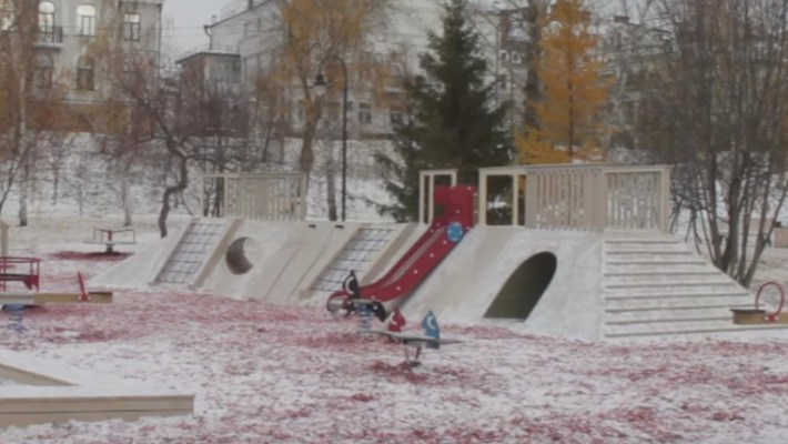 В парке «Черное озеро» появилась детская площадка за 6 млн рублей 