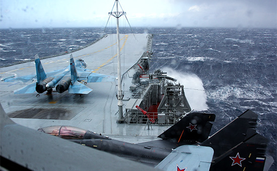 Истребитель МиГ-29К на&nbsp;палубе тяжелого авианесущего крейсера &laquo;Адмирал Кузнецов&raquo;
