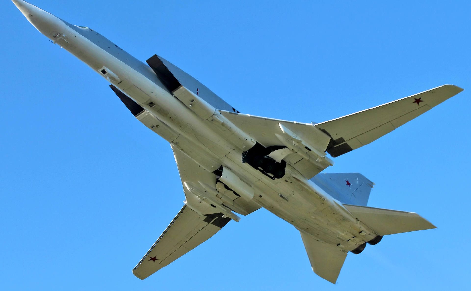 Дальний сверхзвуковой бомбардировщик-ракетоносец Ту-22М3