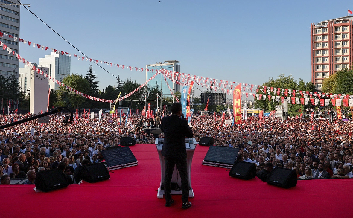 Umit Bektas / Reuters