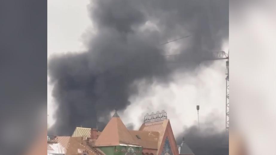 В центре Москвы загорелось пятиэтажное здание