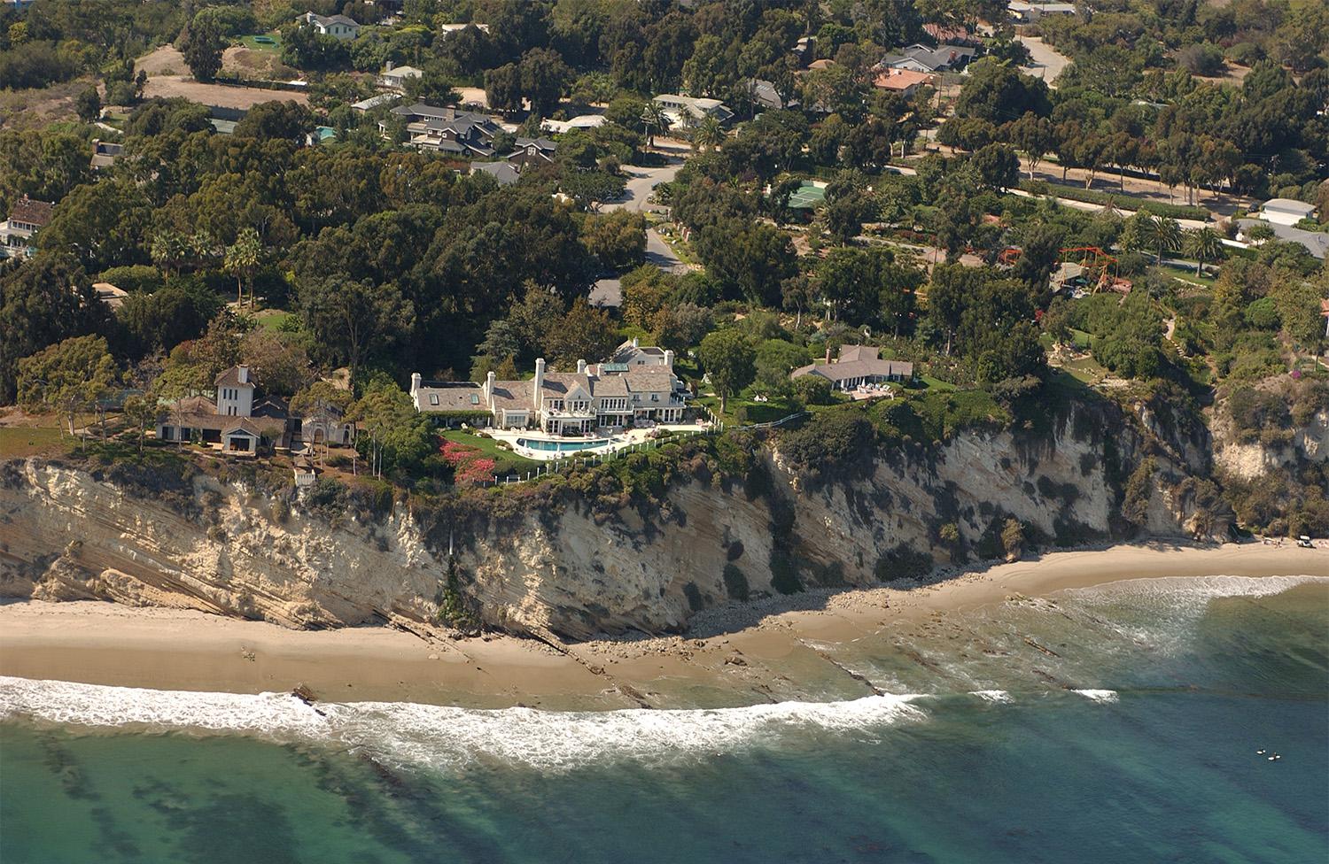 2002 Kenneth & Gabrielle Adelman, California Coastal Records Project / CC BY-SA 3.0 / Wikipedia Commons