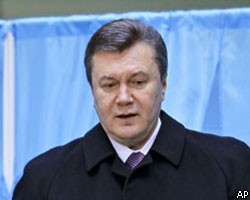 В.Янукович подписал спорный закон о формировании коалиции