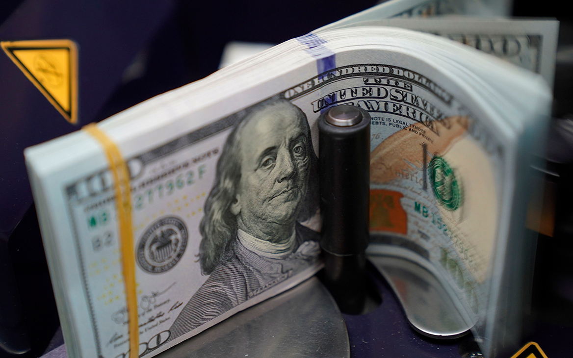 Нацбанк Казахстана сообщил о валютных интервенциях на $542 млн за март