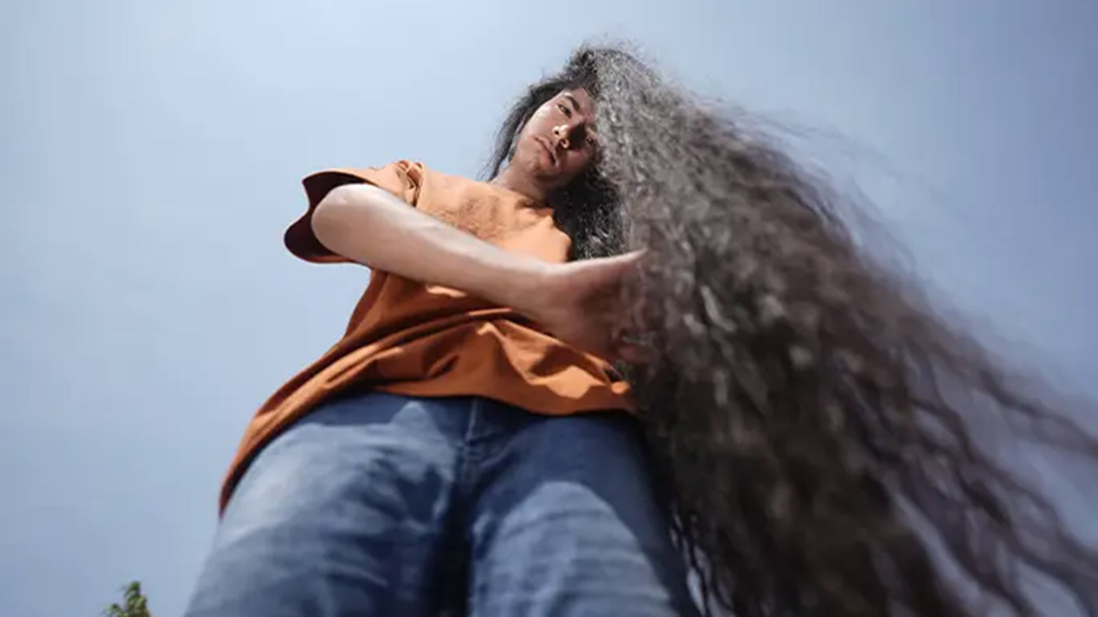 Подросток из Индии установил мировой рекорд по длине волос. Почти 1,5 м |  РБК Life