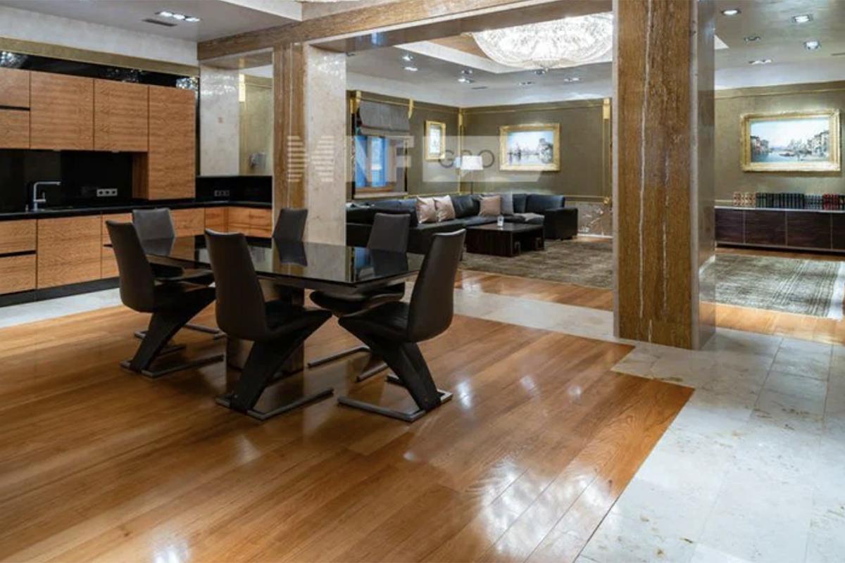 Как выглядят самые дорогие продающиеся в мегаполисах России дома