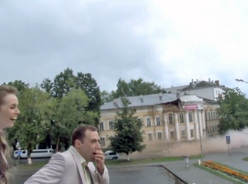 В Костроме обрушилась крыша дома, выставленного на продажу. ВИДЕО