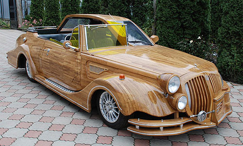 На Украине построили деревянный автомобиль