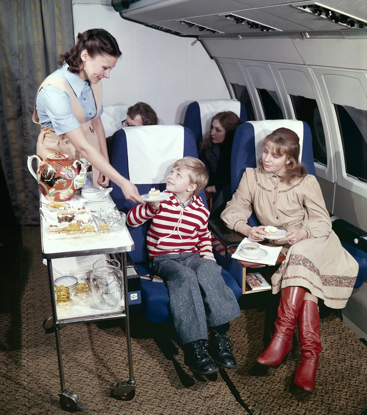 <p>Сервис на борту самолета Ил-62. 1980 год</p>