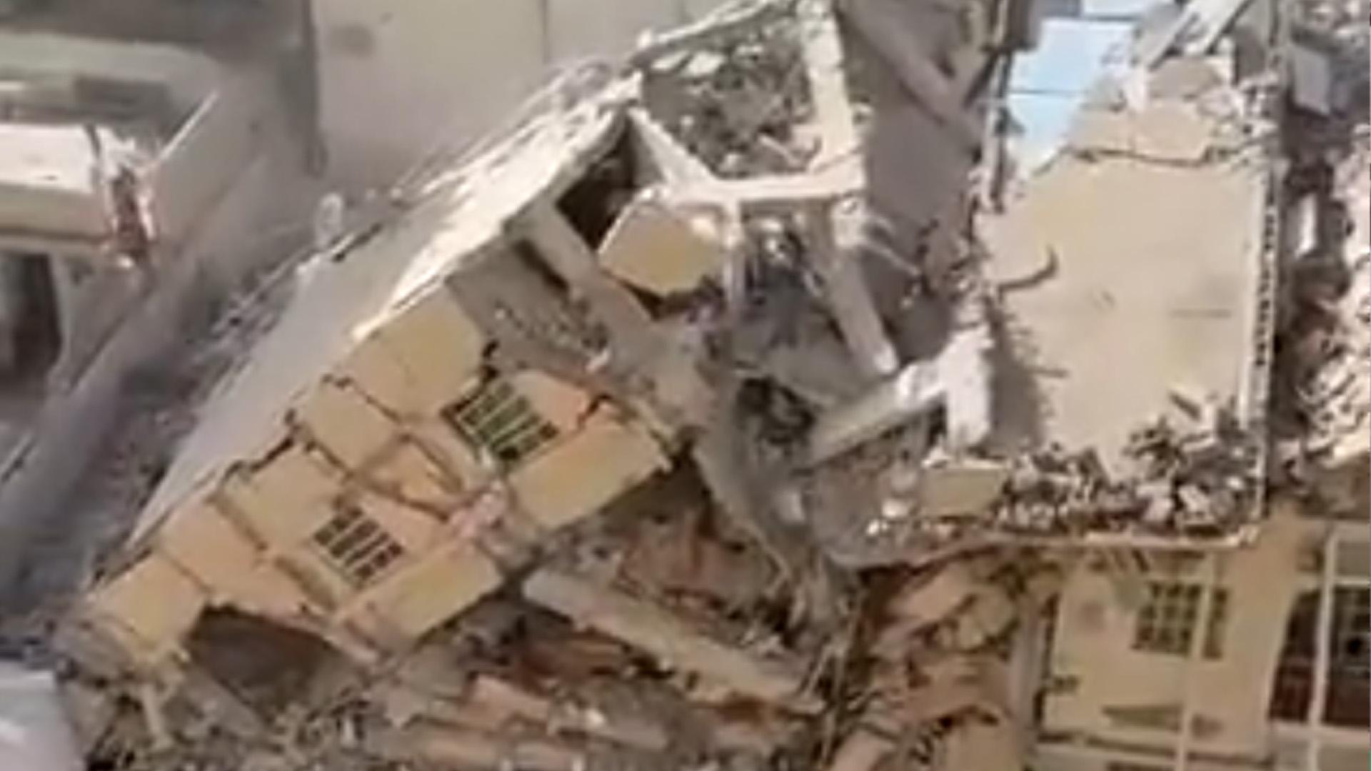 Обрушение четырехэтажного дома в Катаре. Видео