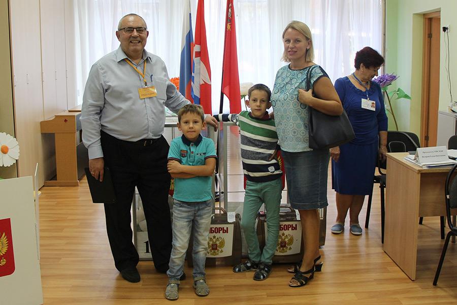 Борис Надеждин с семьей