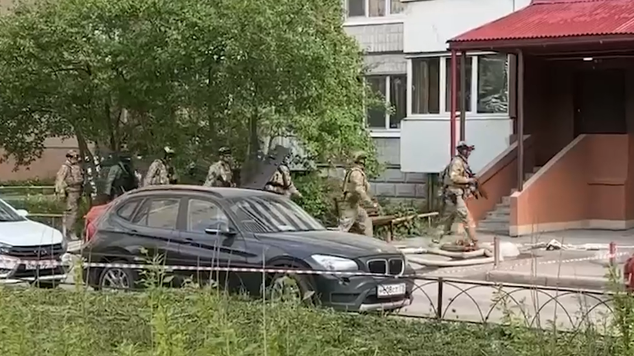 В Петербурге нейтрализовали открывшего стрельбу по полиции мужчину