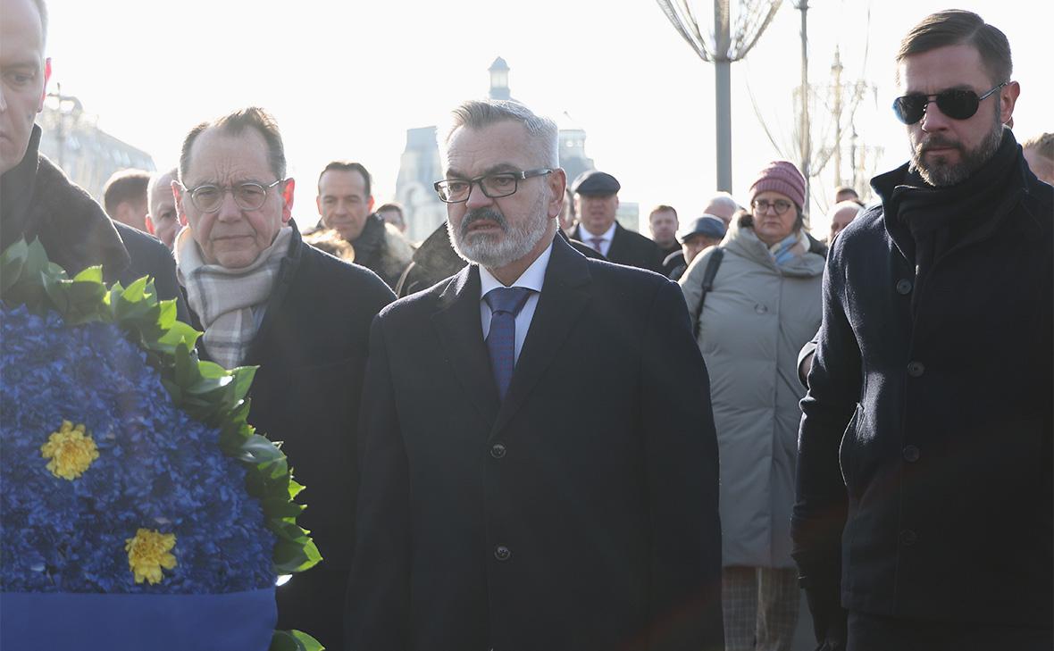 Посол ЕС Ролан Галяраг (слева) и посол Польши Кшиштоф Краевский (в центре)