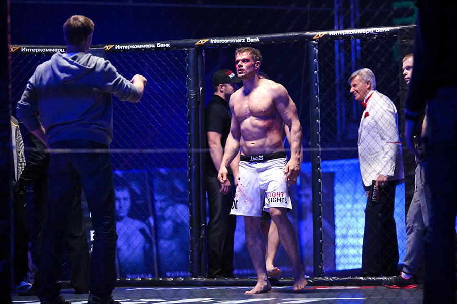 Владимир Яглыч (в центре) на съемках фильма «Воин», 2014 год