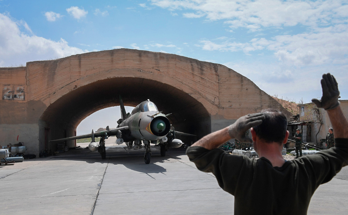 Истребитель Су-17 сирийских ВВС&nbsp;на авиабазе Шайрат в Хомсе.&nbsp;8 апреля 2017 года