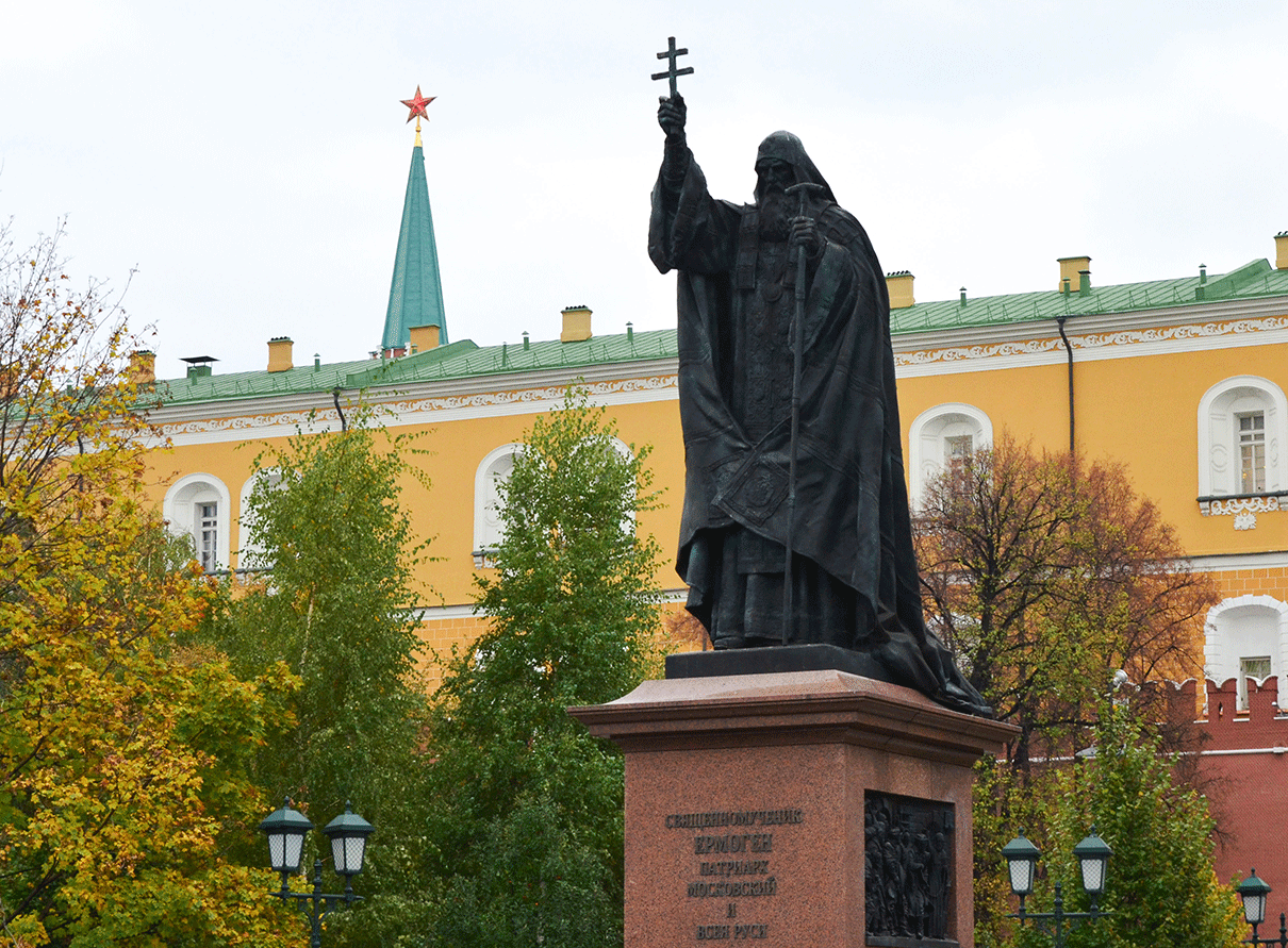 Памятник патриарху Гермогену в Александровском саду