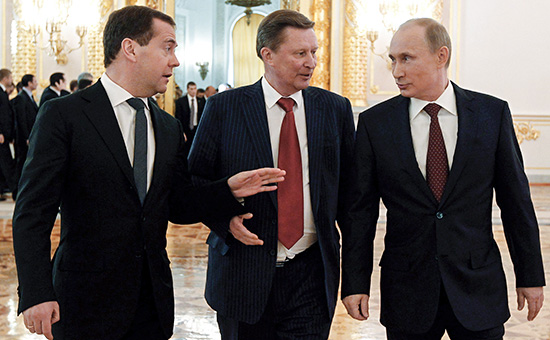 Премьер-министр РФ Дмитрий Медведев, руководитель администрации президента РФ Сергей Иванов и президент России Владимир Путин (слева направо)