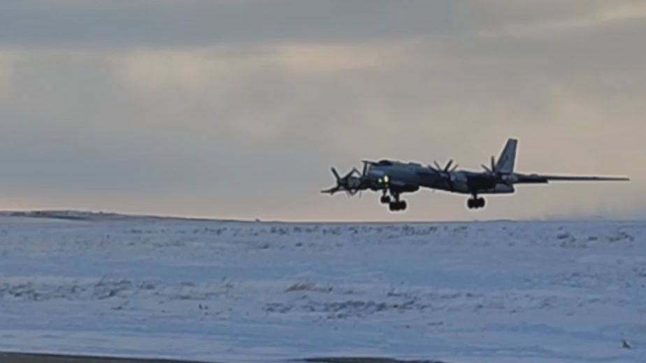 Два российских бомбардировщика Ту-95МС пролетели у берегов Аляски