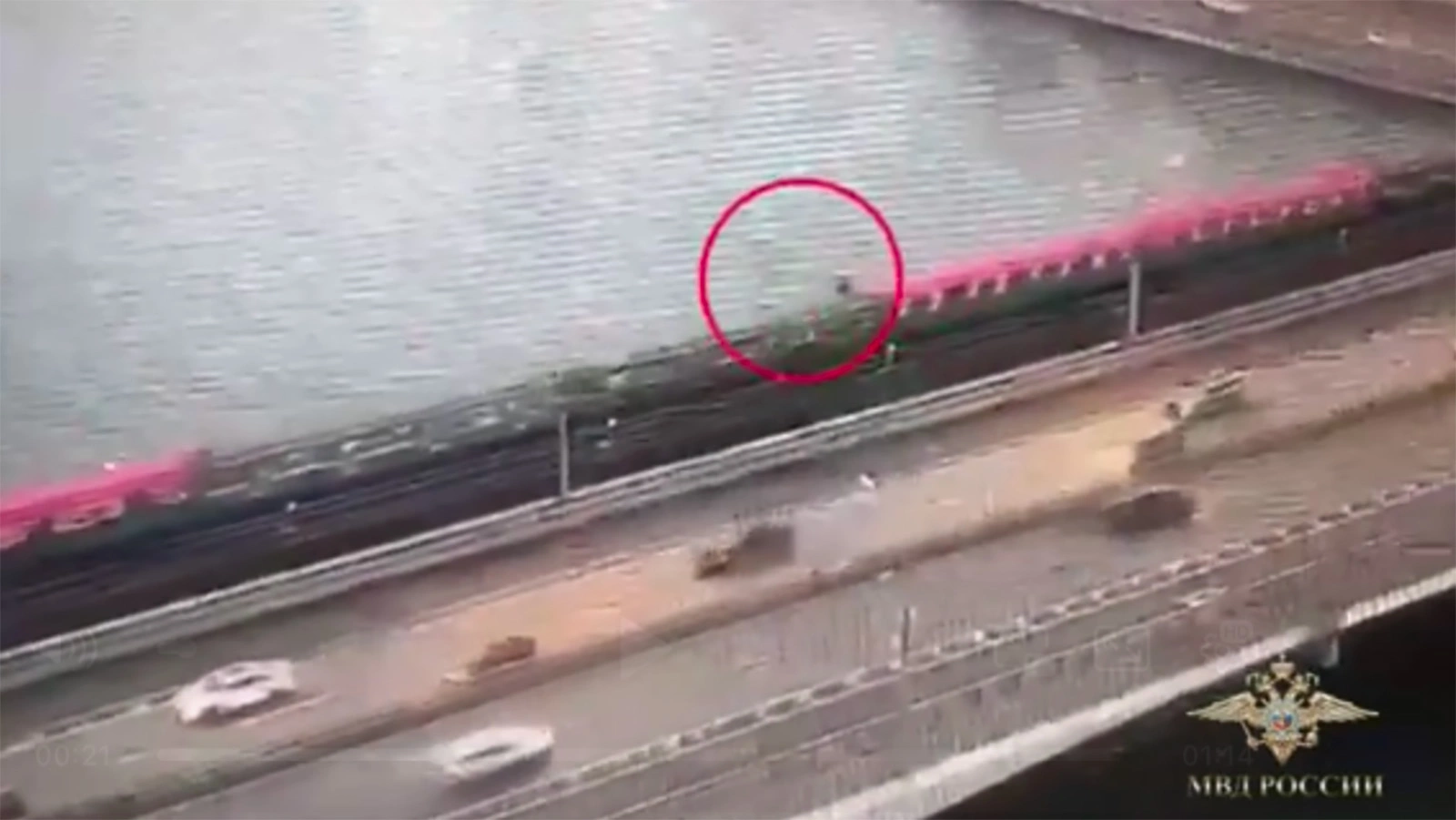 Проехавшего на крыше вагона метро юношу арестовали на 8 суток