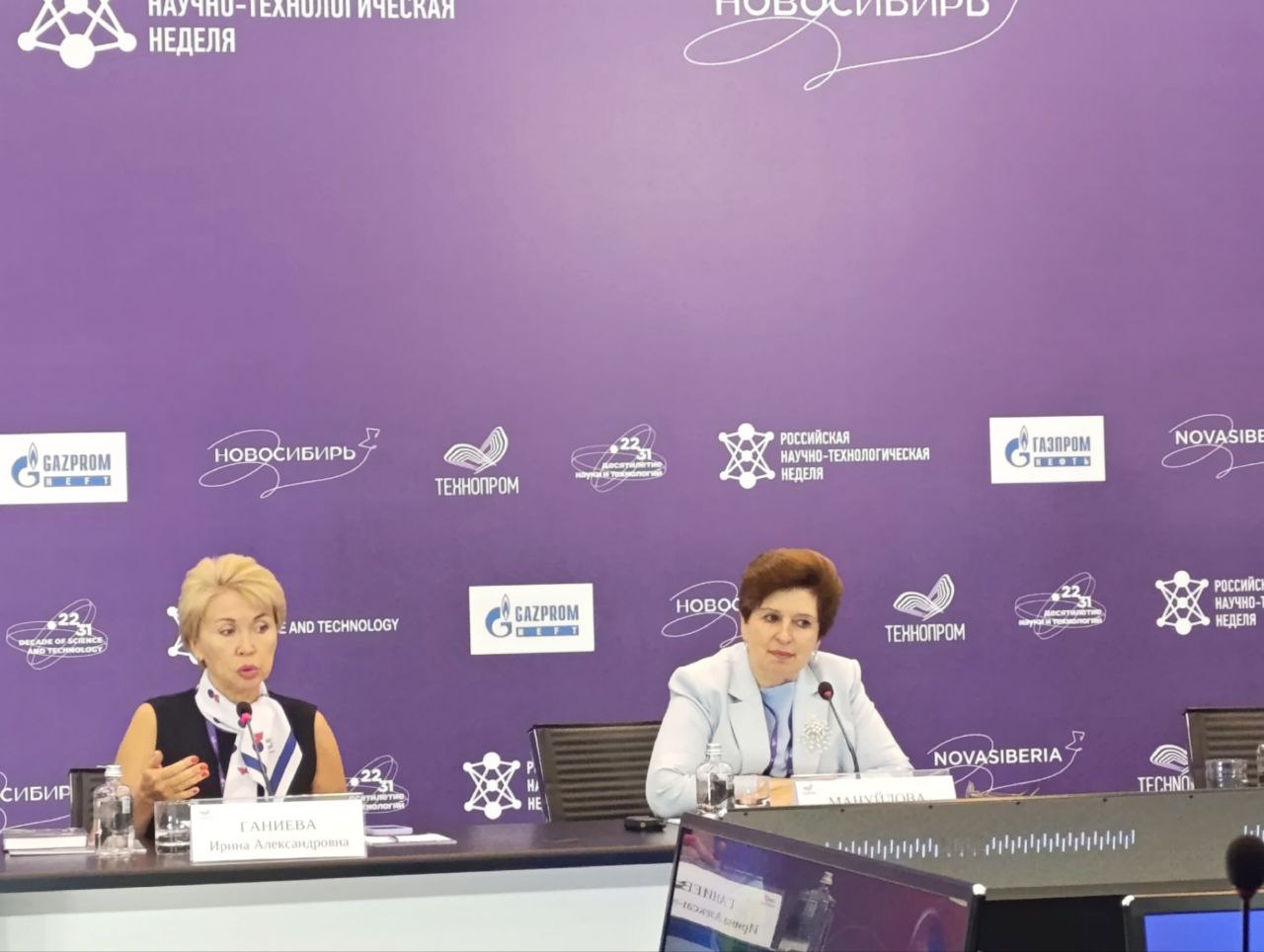 Замгубернатора Новосибирской области Ирина Мануйлова&nbsp;&mdash; справа.