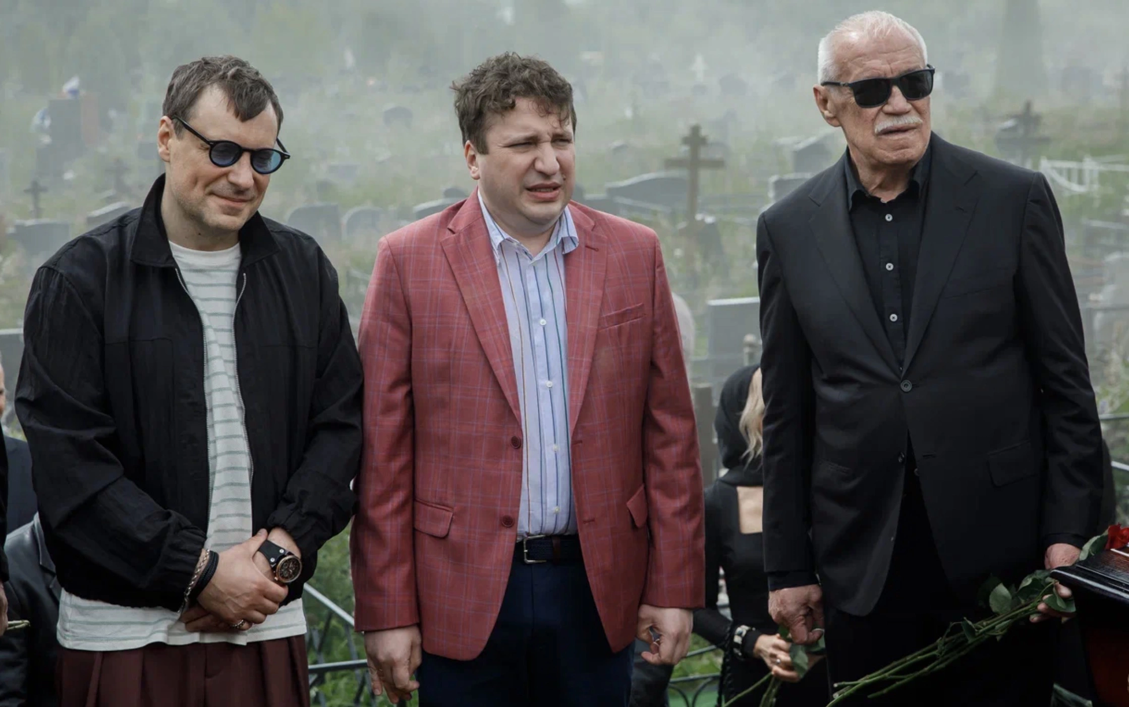 Евгений Цыганов, Степан Девонин и Сергей Гармаш на съемках комедии «Человек, который смеется»