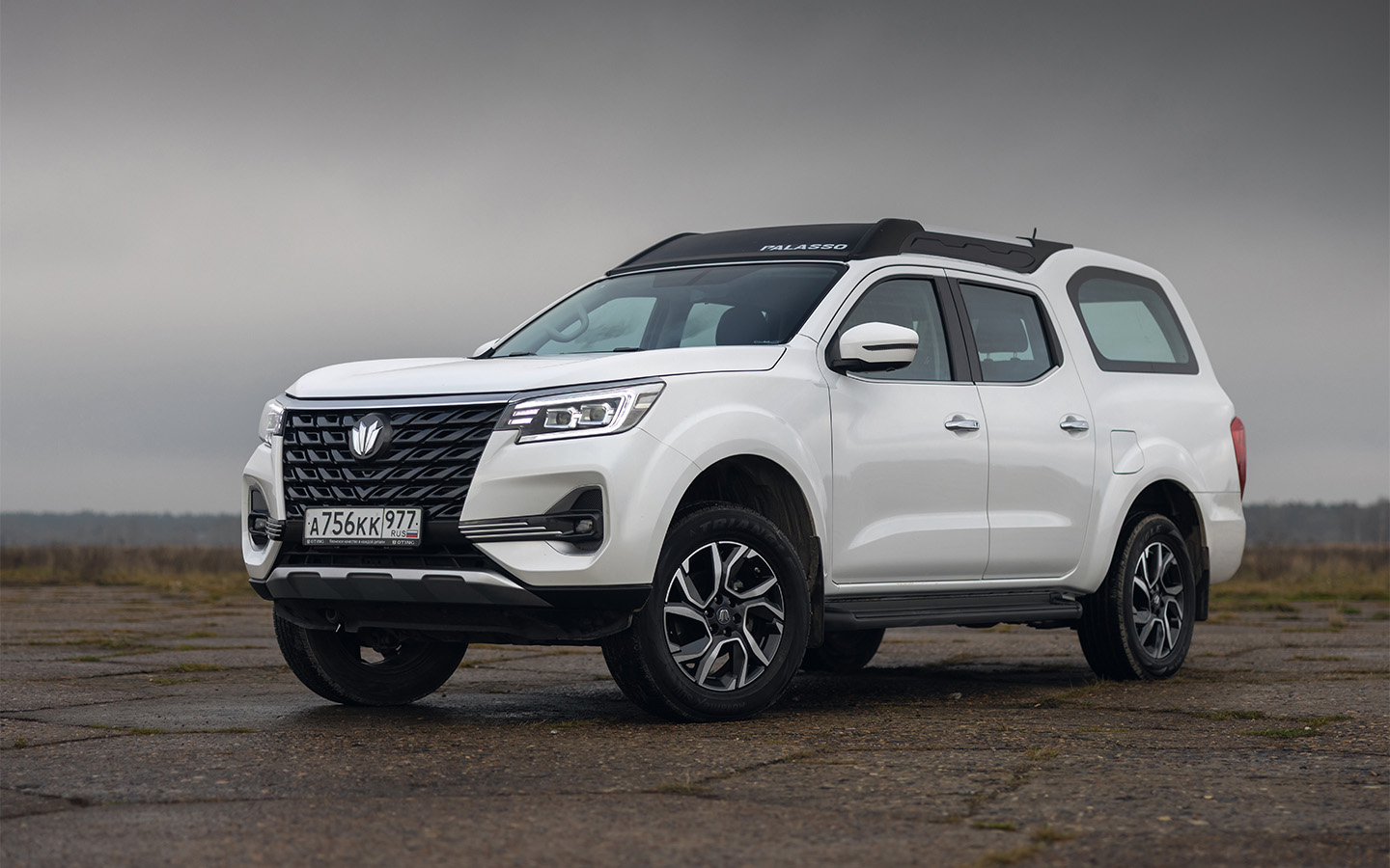 У самого длинного пикапа нашего рынка&nbsp;&mdash; это Great Wall KingKong Poer&nbsp;&mdash; 5641&nbsp;мм от носа до хвоста. Oting Palasso ненамного короче, минус 40&nbsp;см. Колеса 18-дюймовые