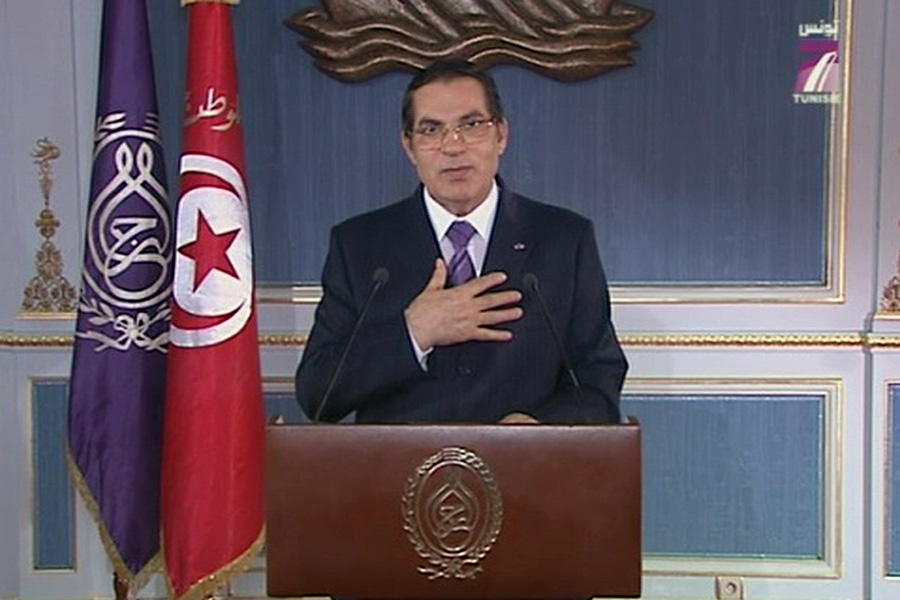 Президент Туниса Зин эль-Абидин Бен Али зачитывает обращение к&nbsp;нации 13 января 2011 года. На следующий день под&nbsp;давлением массовых демонстраций он покинул страну
