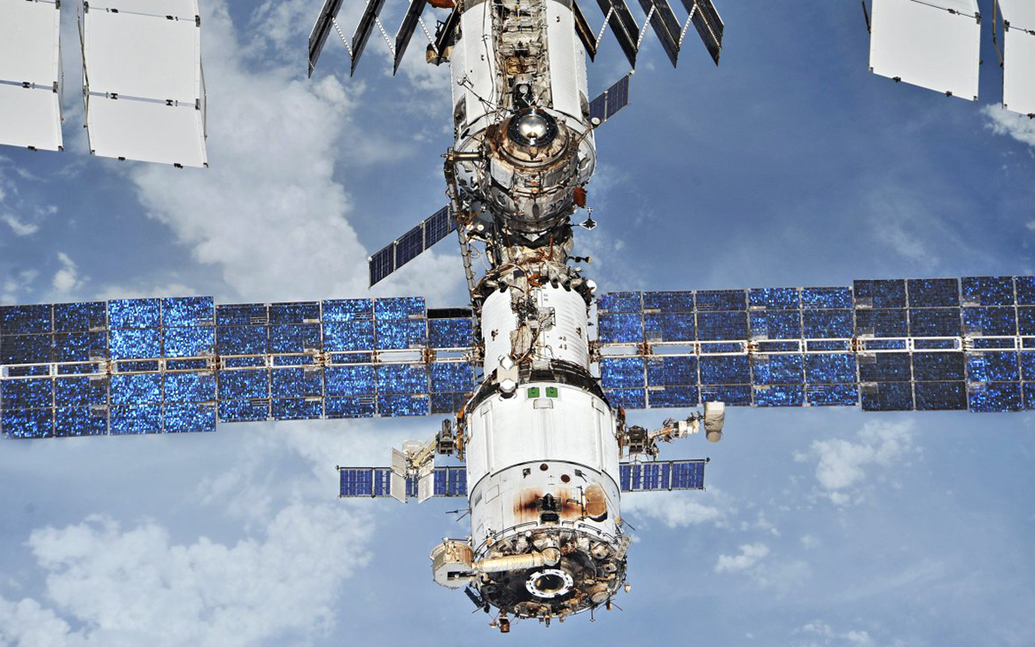 Экипаж МКС сообщил о запахе в российском модуле «Звезда»