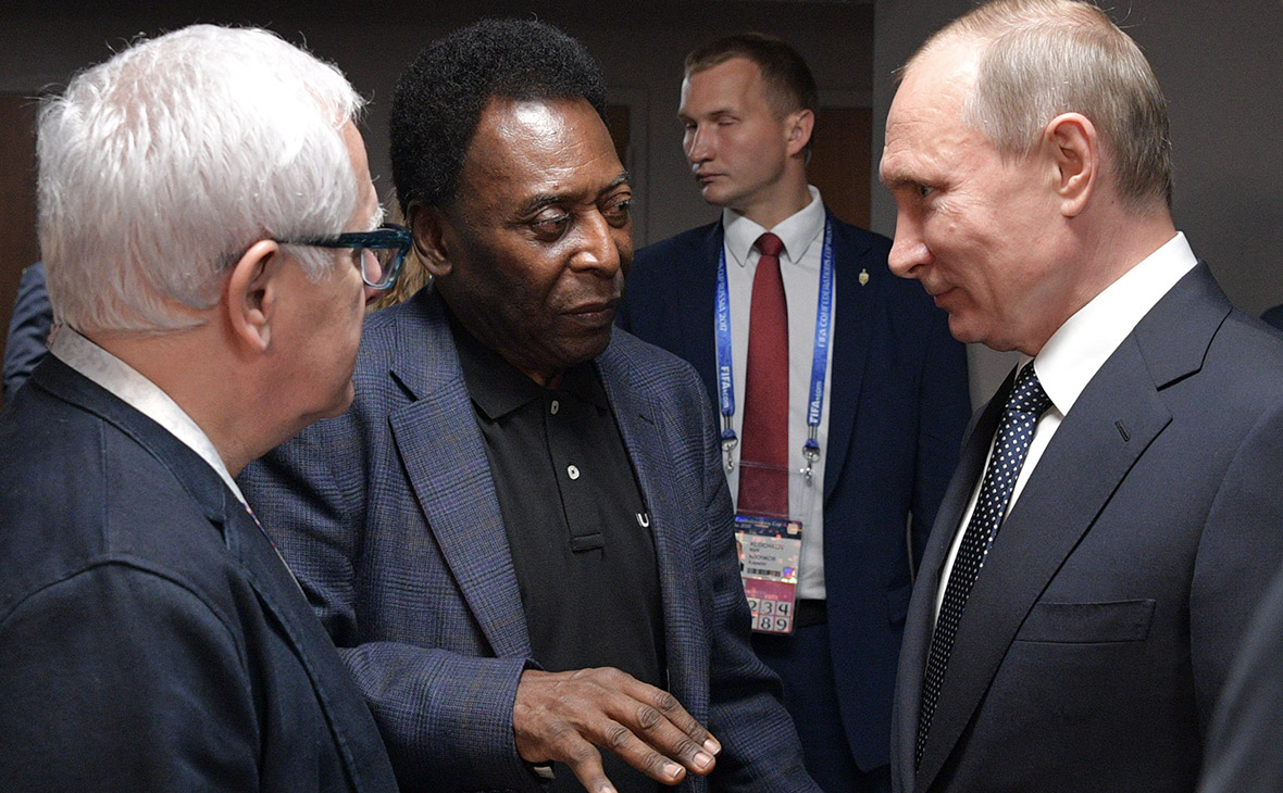 Пеле (в центре) и Владимир Путин (справа) во время встречи в 2017 году
