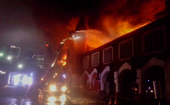 Крупный пожар в здании бывшего пивзавода на Кутузовском проспекте


