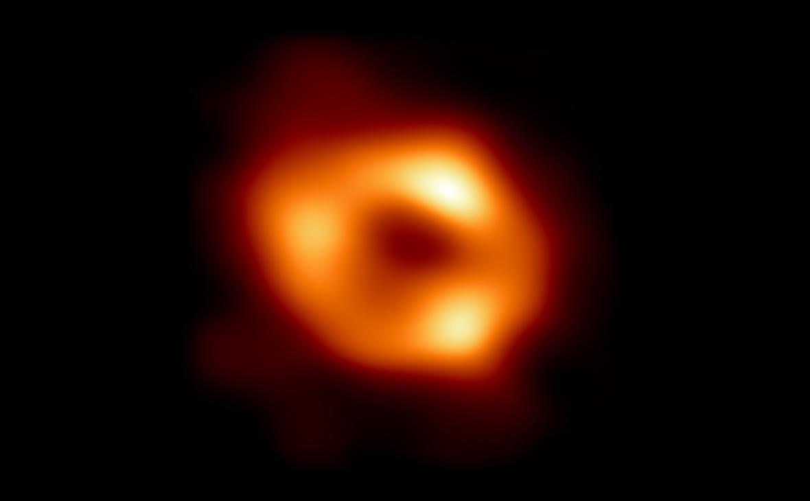 Cверхмассивная черная дыра в центре нашей галактики