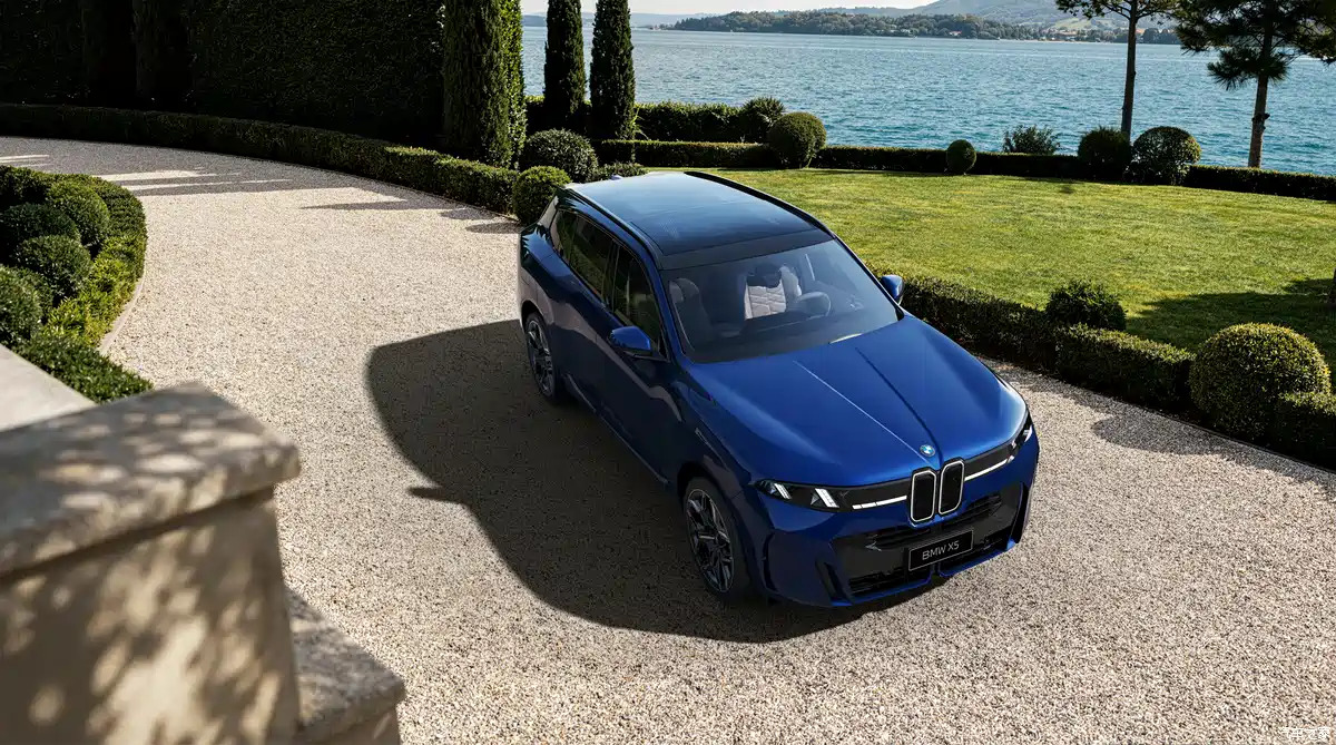 В Китае электрическая версия BMW X5 имеет заявленный запас хода в 1 тыс. км, что на 150&nbsp;км больше, чем у европейской. Вероятно, это связано с методикой расчетов