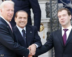 Д.Медведев обсудил с С.Берлускони и Дж.Байденом ситуацию в Ливии
