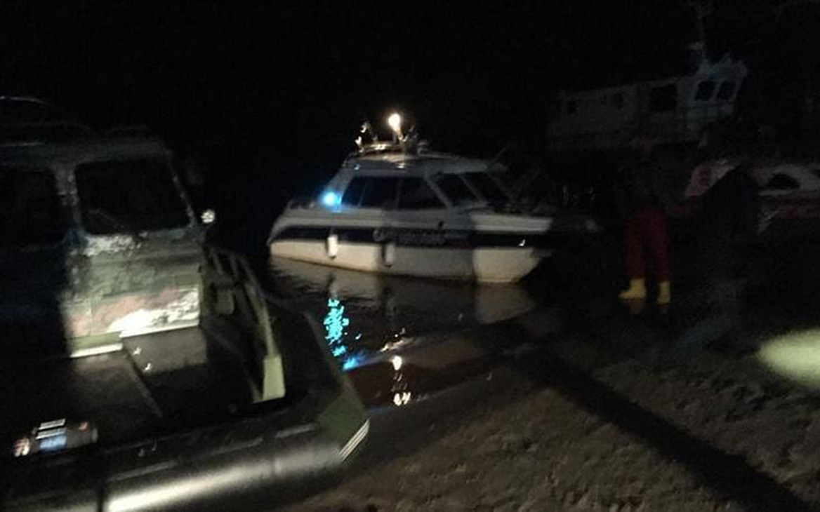 В Сургуте четыре человека погибли при столкновении катера с баржей