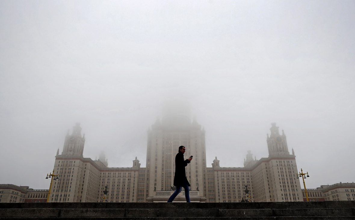 МЧС предупредило жителей Москвы о тумане и гололедице