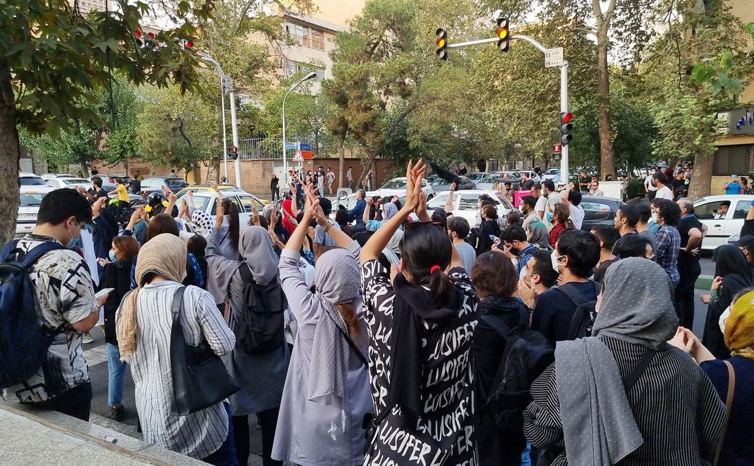 Reuters узнал о протестах в Иране из-за отравлений школьниц"/>













