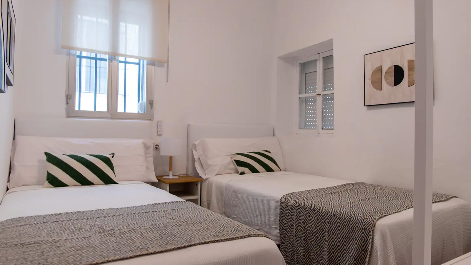 <p>Интерьер комнаты в монастыре Санта-Мария-де-Хесус, которая&nbsp;предлагается туристам для краткосрочной аренды</p>