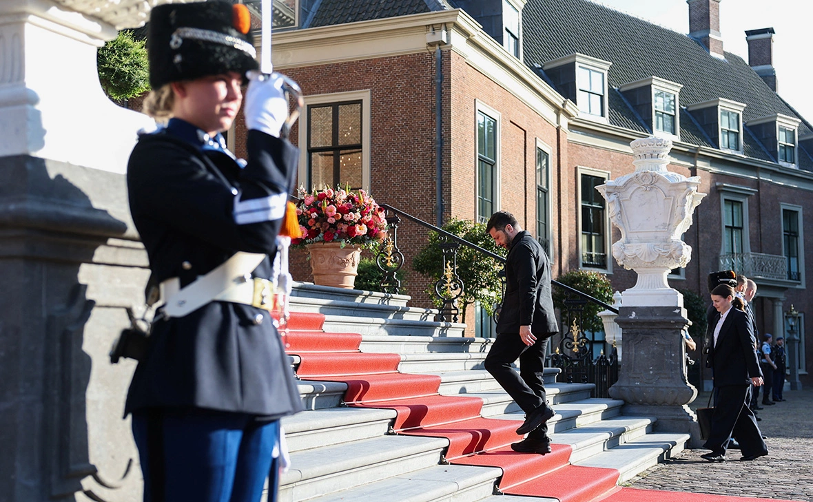 Toby Melville / Reuters