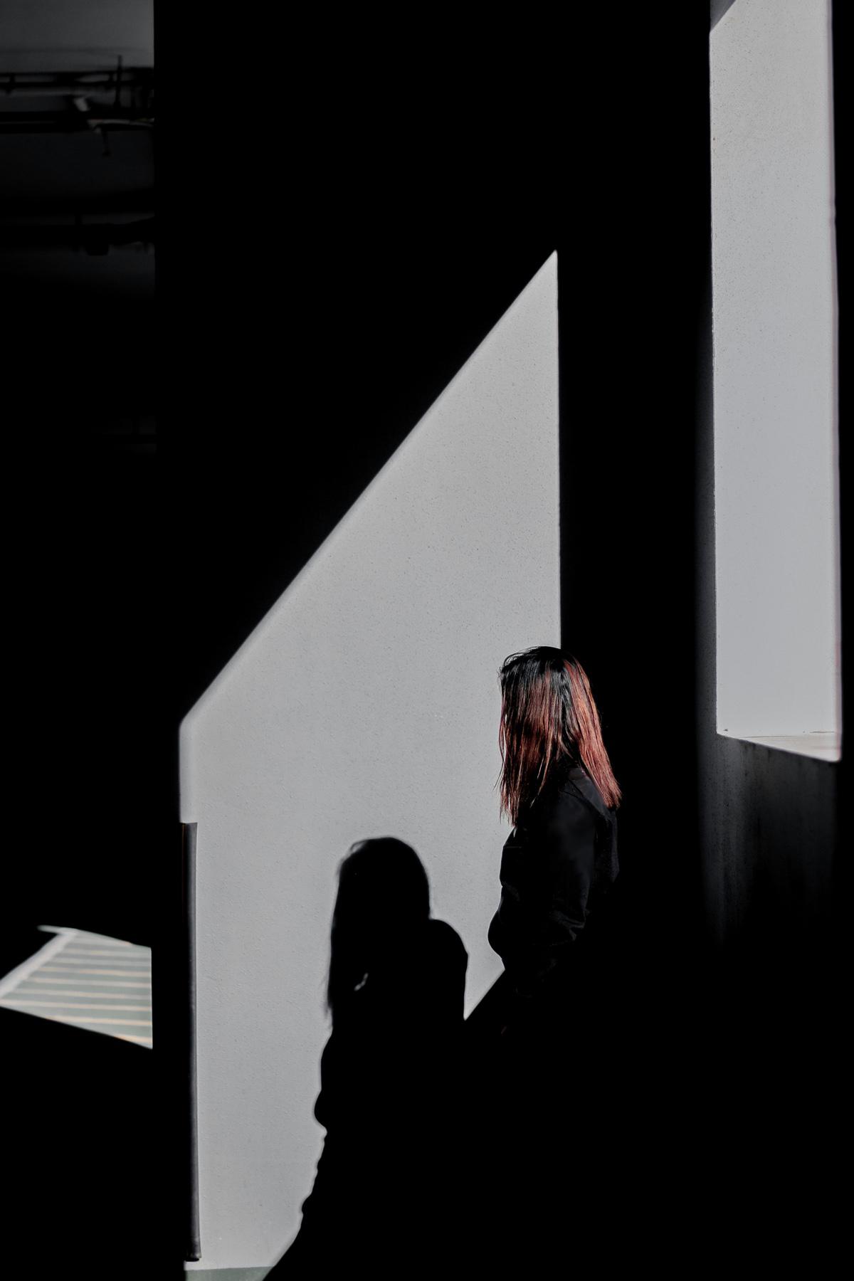 Гаптофобию не следует путать с проявлением излишней застенчивости. Она связана с глубинными психологическими или травматическими причинами