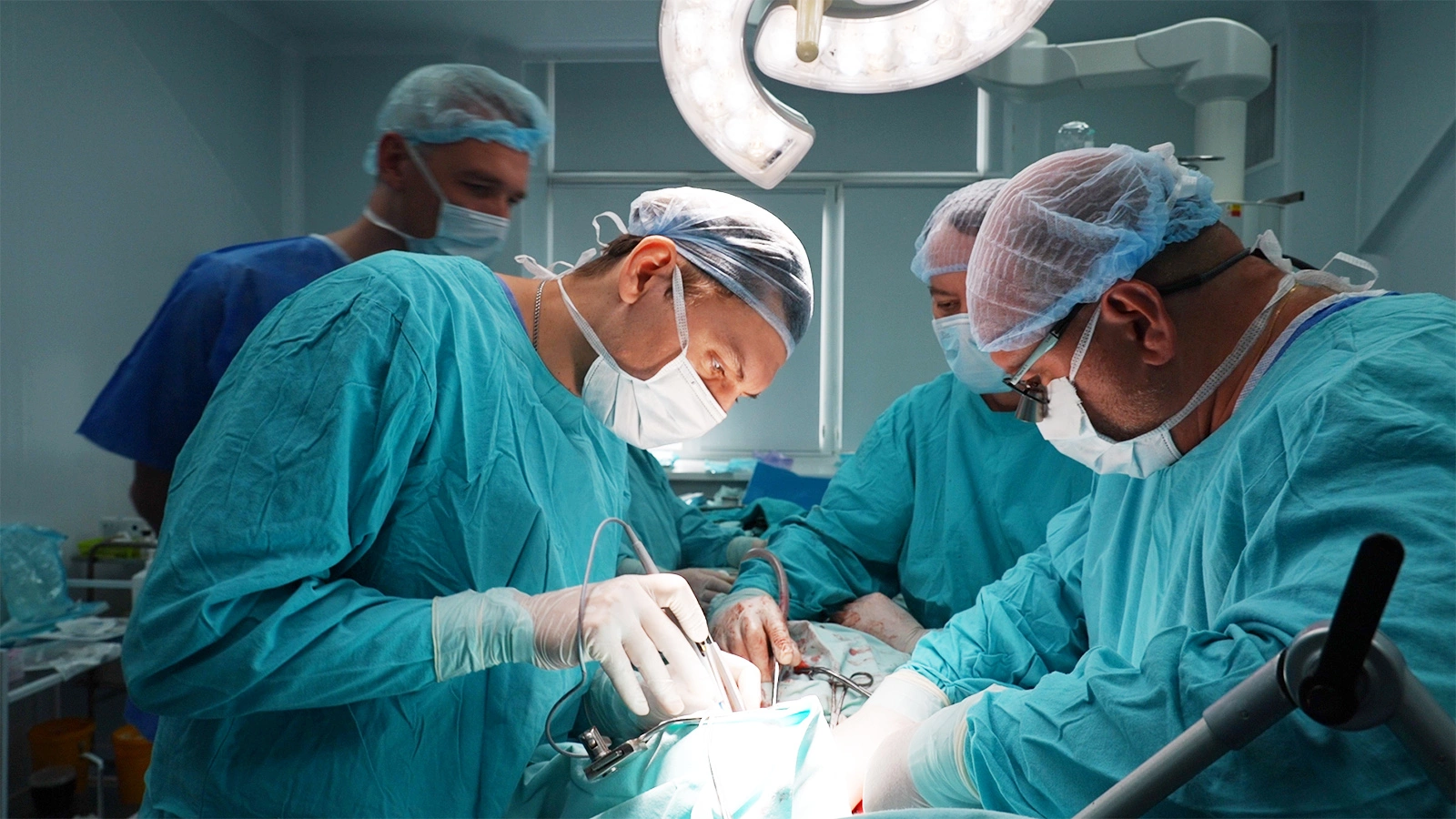 Хирурги в ходе операции по удалению «Рака Панкоста»