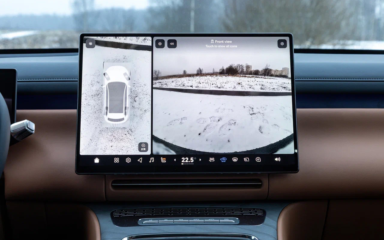 Камеры кругового обзора в&nbsp;Voyah Taishan отображают не только автомобиль и окружающую обстановку: водитель понимает, куда повернуты колеса задней оси