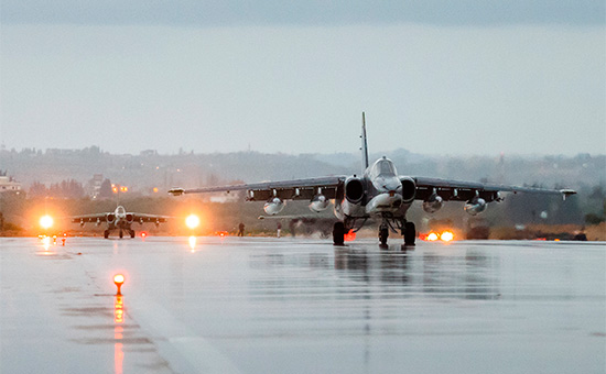 Штурмовики Су-25 ВКС России на&nbsp;авиабазе Хмеймим в&nbsp;Сирии
