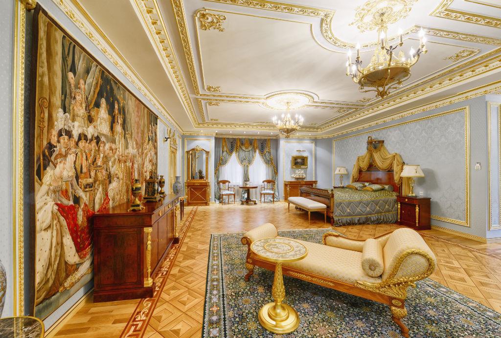 На Рублевке продается золотой дворец за 100 млн долларов. Фото